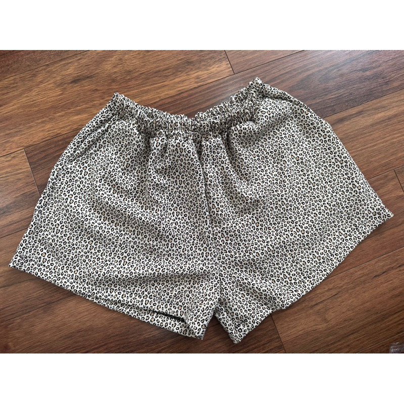 Quần short vải tơ có túi