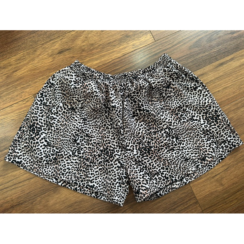 Quần short vải tơ có túi