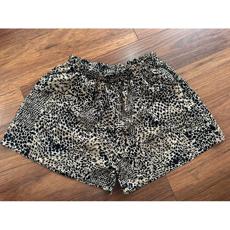 Quần short vải tơ có túi