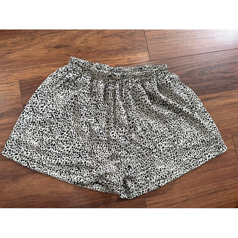 Quần short vải tơ có túi