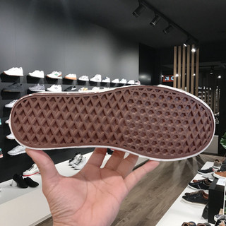 Giày Vans Authentic Classic trắng full box cao cấp ( Loại đế dày form đẹp)