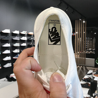 Giày Vans Authentic Classic trắng full box cao cấp ( Loại đế dày form đẹp)