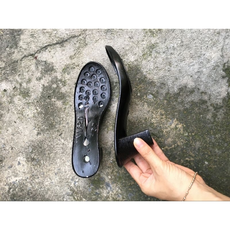 Đế giày gót 7cm dùng móc len
