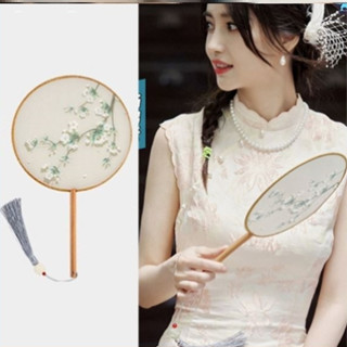 (M65) Quạt tròn cổ trang mẫu cầm tay cán dài in hình hoa bỉ ngạn phong cảnh ngày xuân thiếu nữ gắn dây tuyến