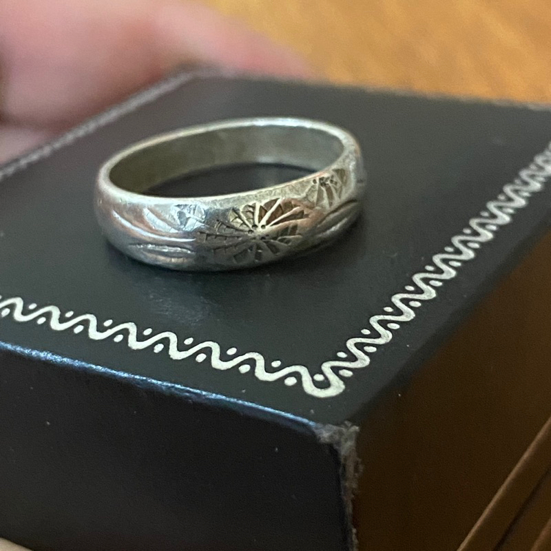 Nhẫn b.a.c khắc hoa cúc hàng si Nhật