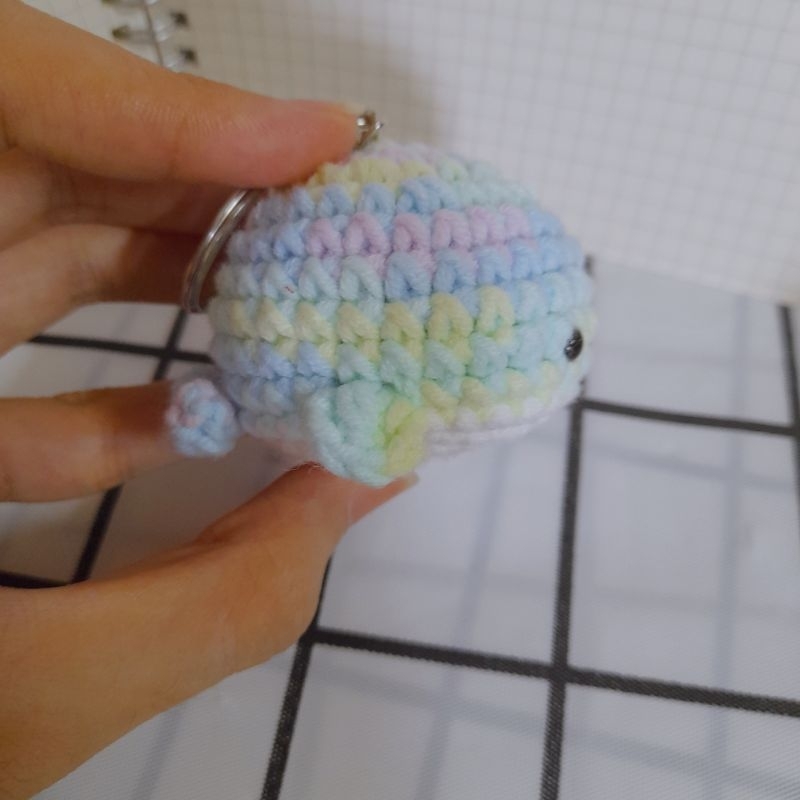 Móc khóa cá voi bằng len handmade