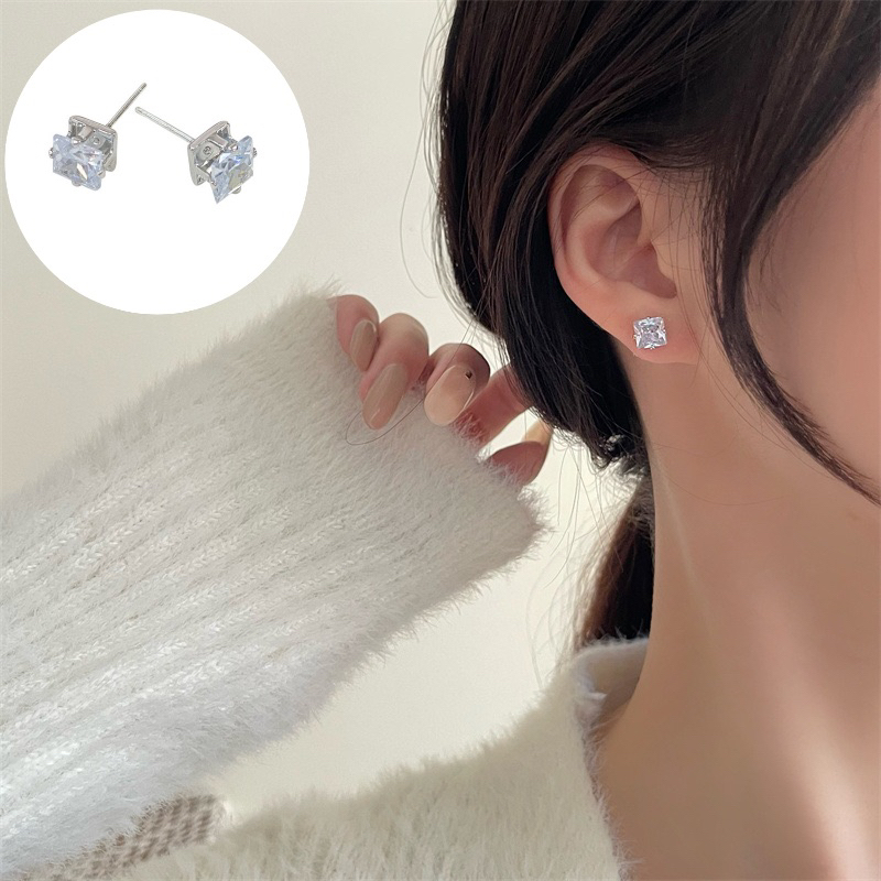 Khuyên tai nụ đá nhân tạo