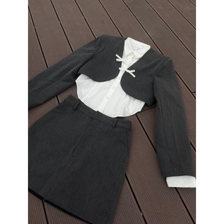 Gia Set - Set blazer sơ mi khoét eo và chân váy chữ A