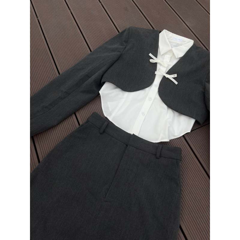 Gia Set - Set blazer sơ mi khoét eo và chân váy chữ A