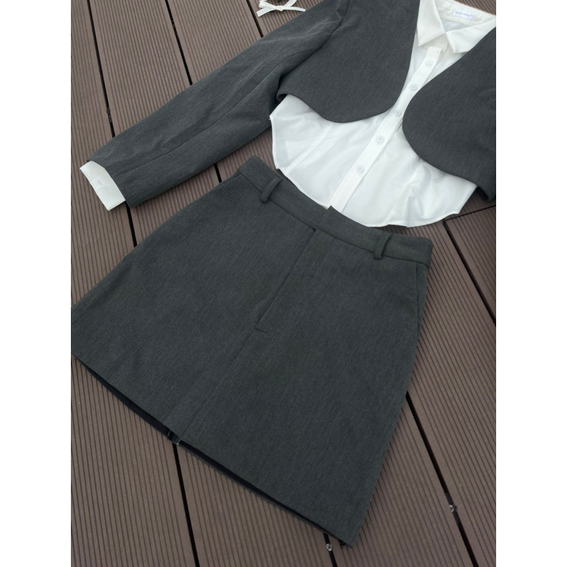 Gia Set - Set blazer sơ mi khoét eo và chân váy chữ A