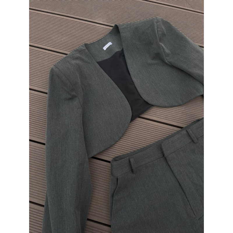 Gia Set - Set blazer sơ mi khoét eo và chân váy chữ A