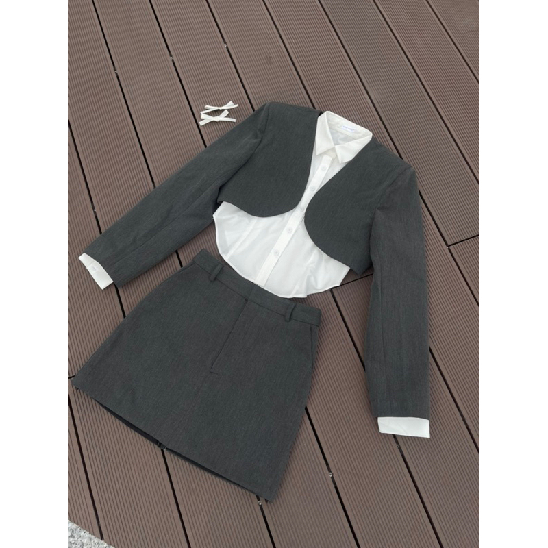 Gia Set - Set blazer sơ mi khoét eo và chân váy chữ A
