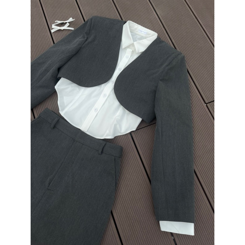 Gia Set - Set blazer sơ mi khoét eo và chân váy chữ A