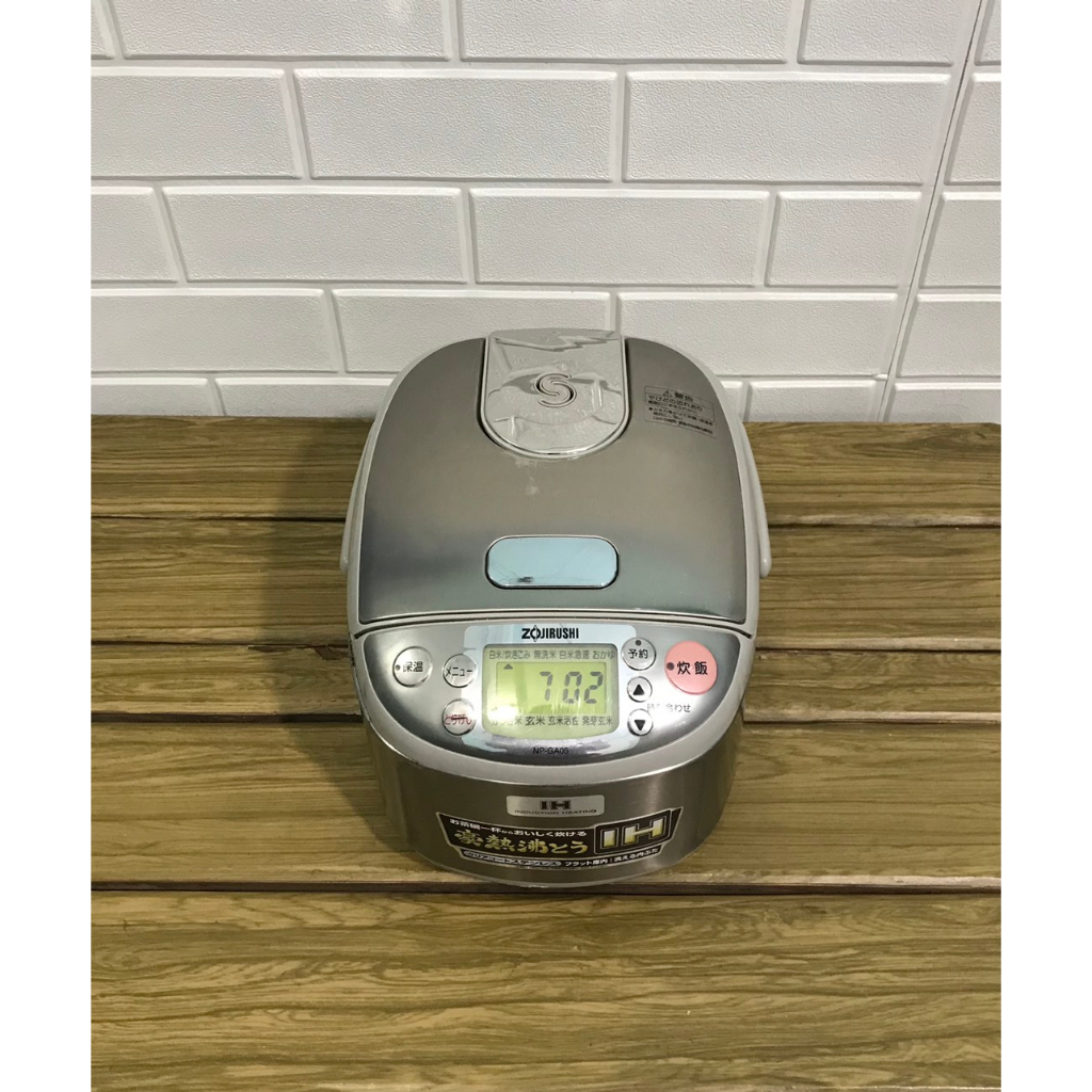 NỒI CƠM ĐIỆN NỘI ĐỊA NHẬT ZOJIRUSHI CAO TẦN NỬA LÍT 0.54L