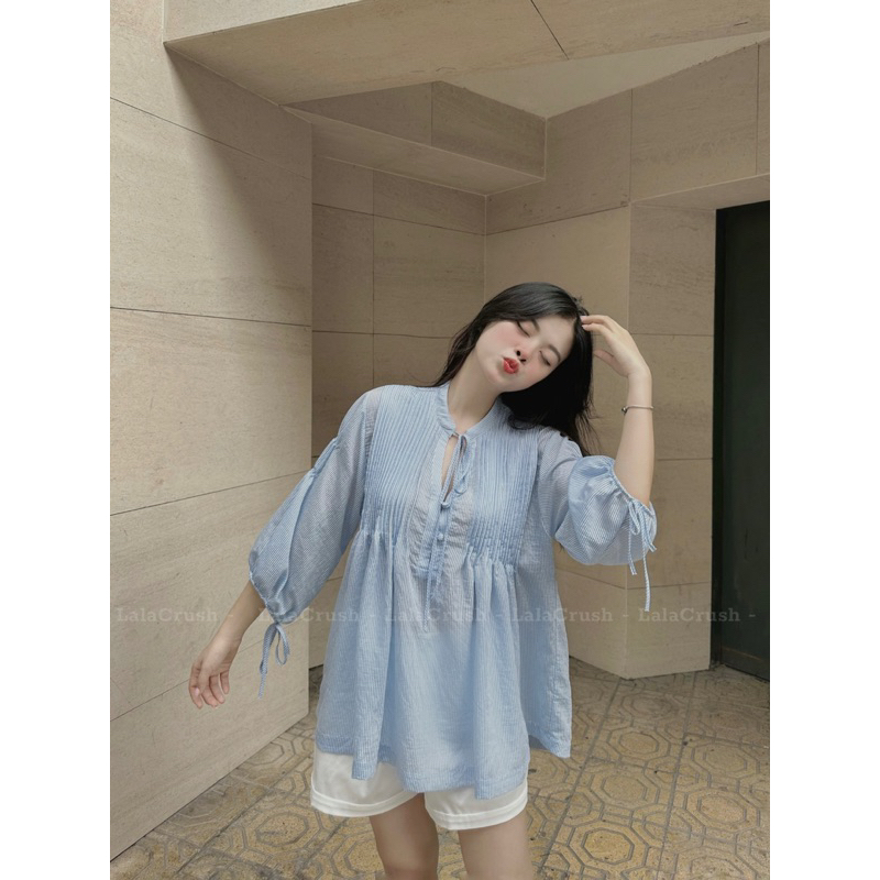 Set bộ sơ mi kẻ xanh dập ly dáng babydoll + quần sooc trắng