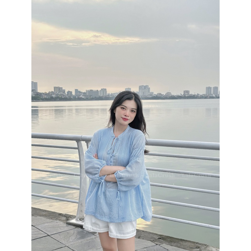 Set bộ sơ mi kẻ xanh dập ly dáng babydoll + quần sooc trắng