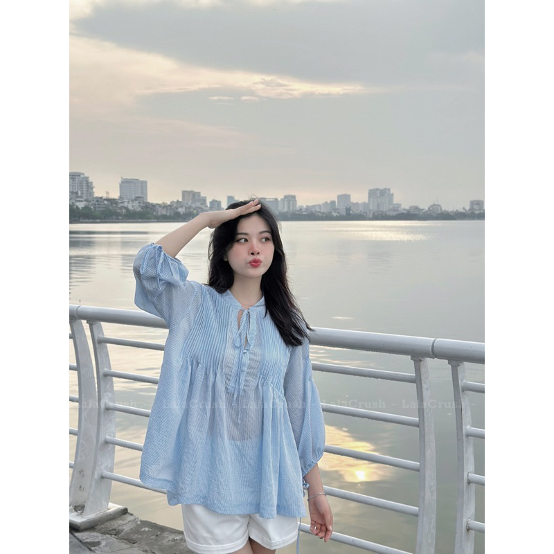 Set bộ sơ mi kẻ xanh dập ly dáng babydoll + quần sooc trắng
