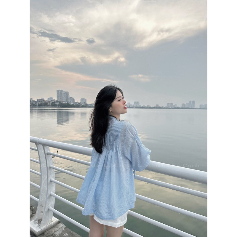 Set bộ sơ mi kẻ xanh dập ly dáng babydoll + quần sooc trắng