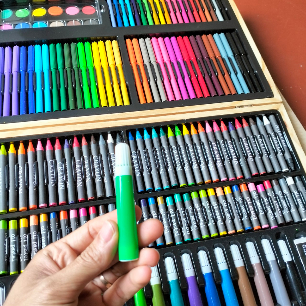 Bộ bút màu đa năng 180 chi tiết làm quà tặng sinh nhật cho bé, hộp màu vẽ đa năng