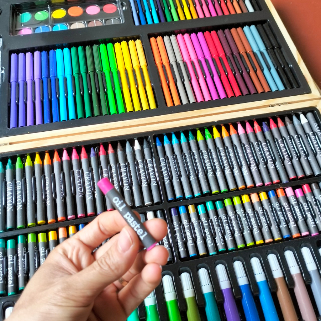 Bộ bút màu đa năng 180 chi tiết làm quà tặng sinh nhật cho bé, hộp màu vẽ đa năng