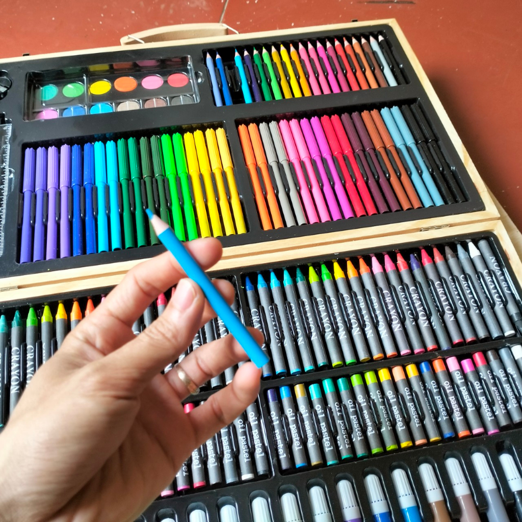 Bộ bút màu đa năng 180 chi tiết làm quà tặng sinh nhật cho bé, hộp màu vẽ đa năng