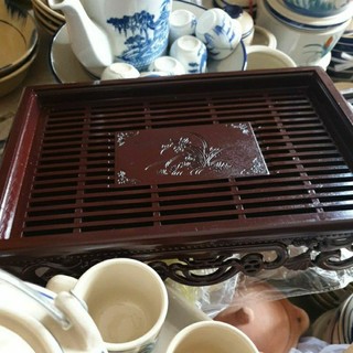 Khay trà nhựa giả gỗ chữ nhật mẫu ngẫu nhiên