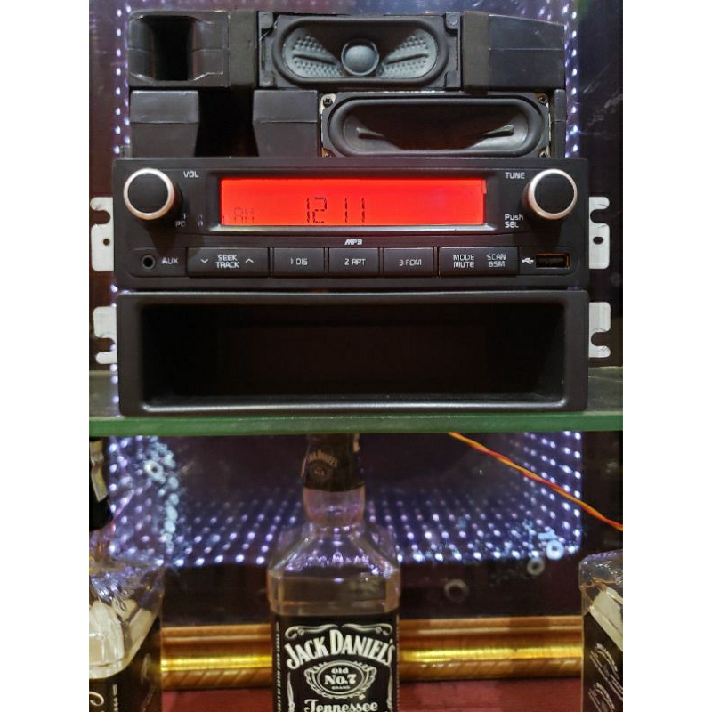 Máy phát nhạc liền Amply xe KIA và xe HYUNDAI. Tính năng USB,AUX,RADIO Loại 1 din thông dụng giành cho các loại xe.