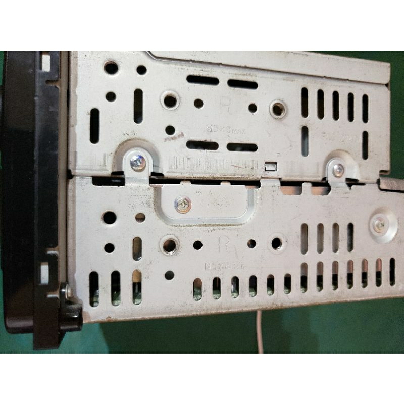 Máy phát nhạc liền Amply xe KIA và xe HYUNDAI. Tính năng USB,AUX,RADIO Loại 1 din thông dụng giành cho các loại xe.