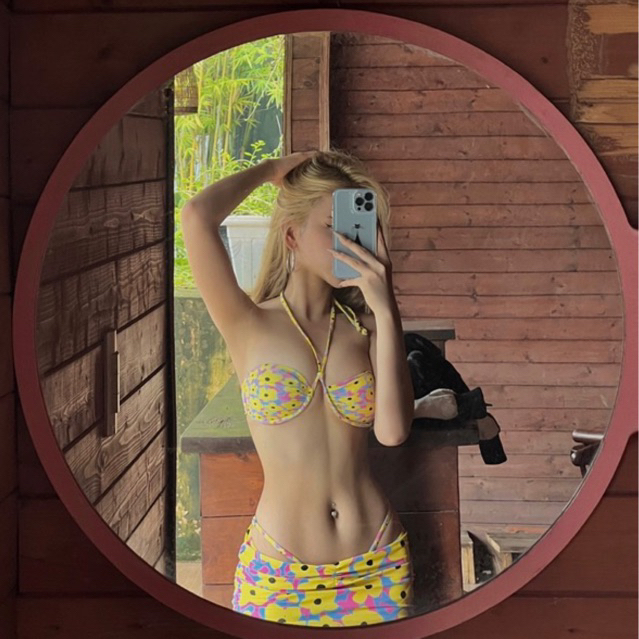 Bikini 3 mảnh hoa vàng kèm váy