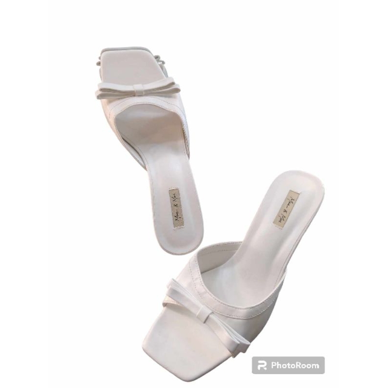 Giày trắng nơ trắng