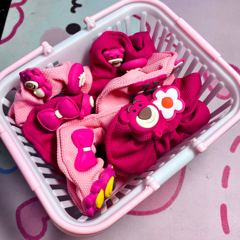 Scrunchies Chun Cột Tóc Gấu Dâu Lotso Hot Trend Hồng Đậm Vải Siêu Xịn