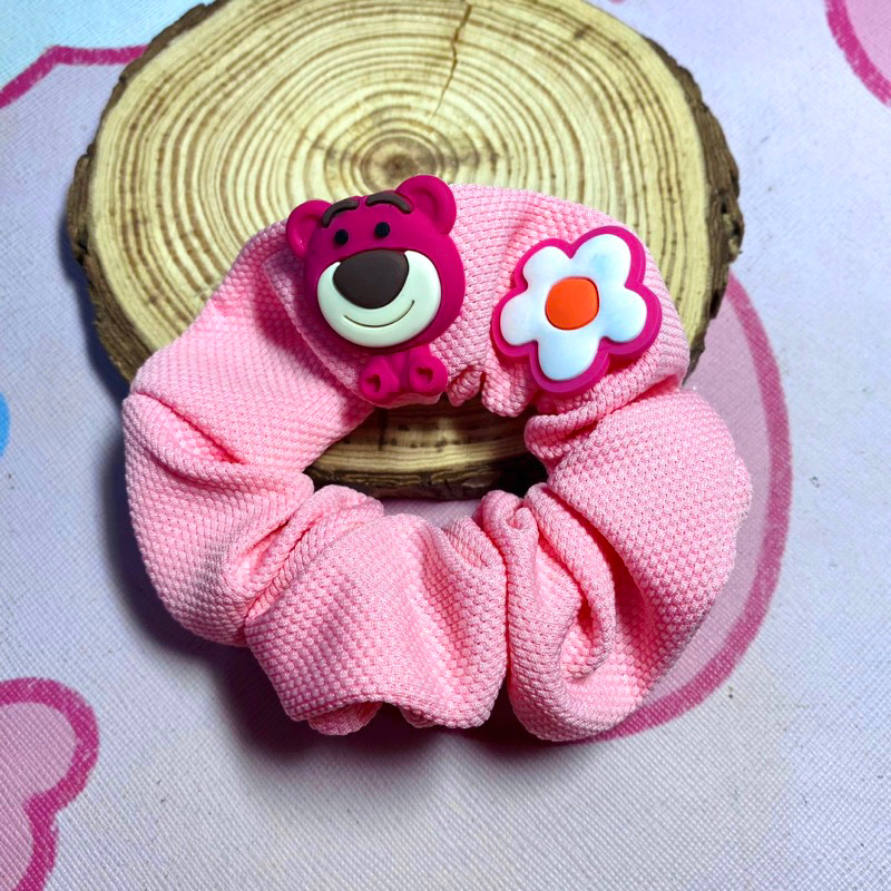 Scrunchies Chun Cột Tóc Gấu Dâu Lotso Hot Trend Hồng Đậm Vải Siêu Xịn