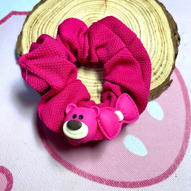Scrunchies Chun Cột Tóc Gấu Dâu Lotso Hot Trend Hồng Đậm Vải Siêu Xịn