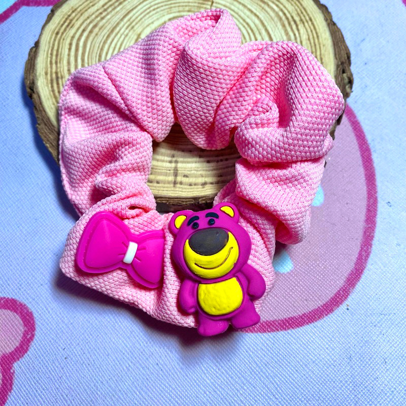 Scrunchies Chun Cột Tóc Gấu Dâu Lotso Hot Trend Hồng Đậm Vải Siêu Xịn