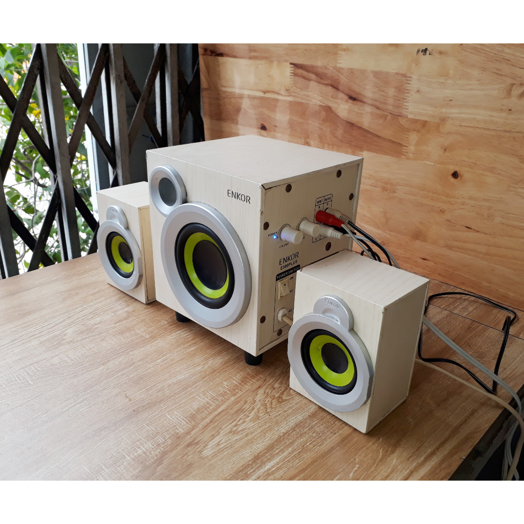 Loa vi tính ENKOR E300PLUS 2.1  Công suất 20W màu trắng trang nhã