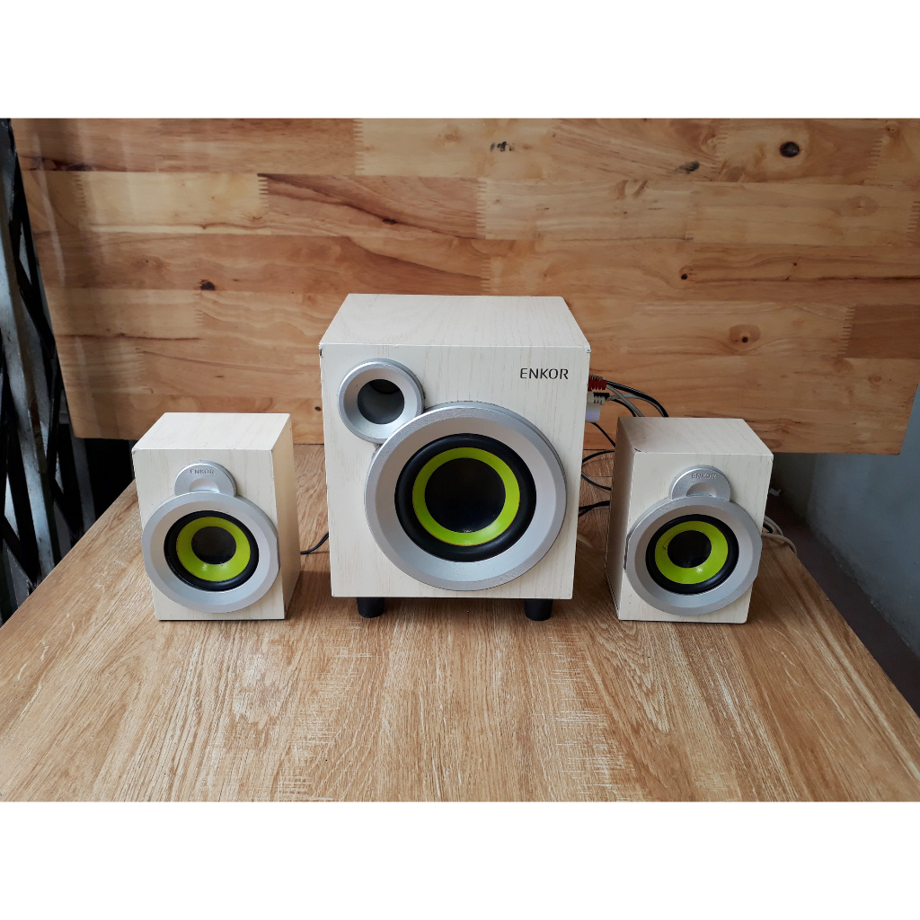 Loa vi tính ENKOR E300PLUS 2.1  Công suất 20W màu trắng trang nhã