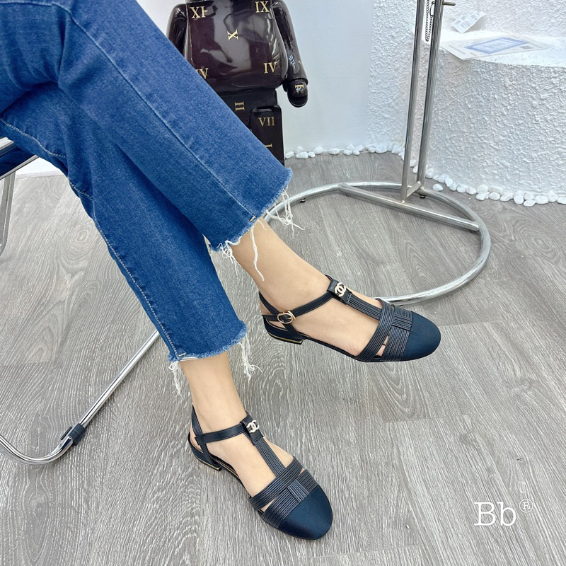 Sandan bít mũi mẫu mới 2023, gót 2cm xinh xắn, hàng quảng châu cao cấp đầy đủ hộp túi