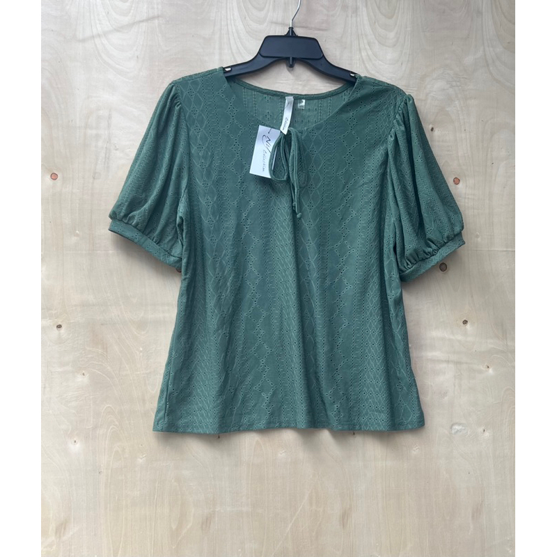 Áo sơ mi hoạ tiết đục lỗ vnxk NY-collet1on