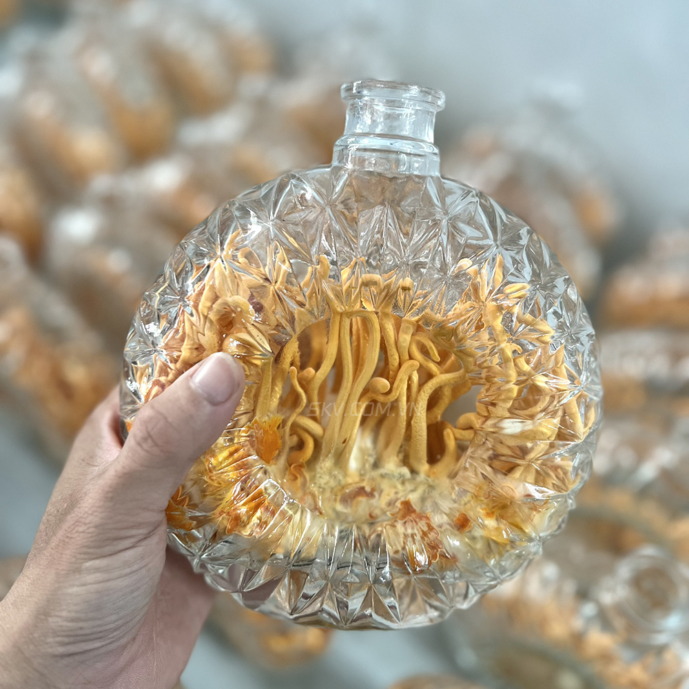Đông Trùng Hạ Thảo tươi SKV ngâm R.Ư.Ơ.U chai XO 500ml