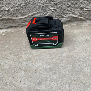 Pin 15cell và 10 cell AKUZA vỏ chống sốc lõi lithium-ion và lisen chuẩn từ nhật bản - Chân pin phổ thông 21V