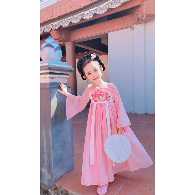 Trang phục váy Hằng Nga cho bé gái kèm quạt cổ trang