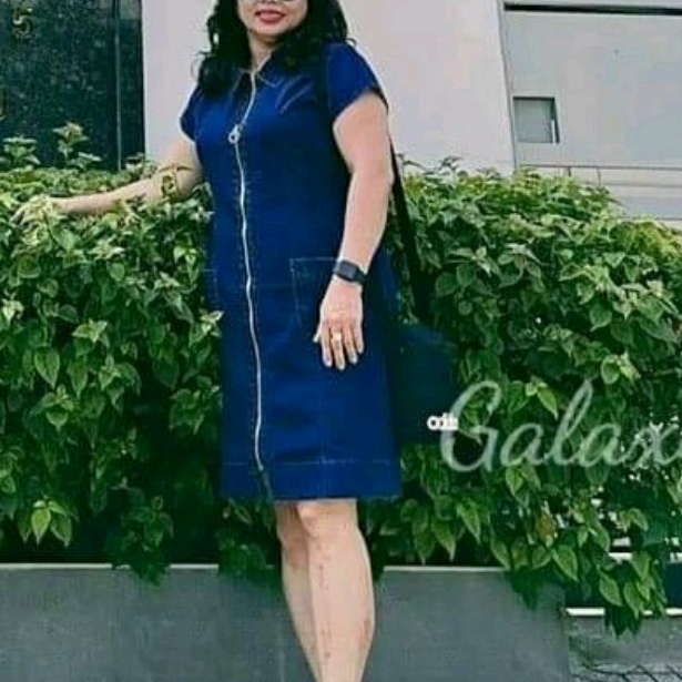 Đầm jeans trung niên dự tiệc dạo phố dáng suông cổ sơ mi kiểu dây kéo khóa trẻ trung cá tính, Đầm trung niên vải jeans