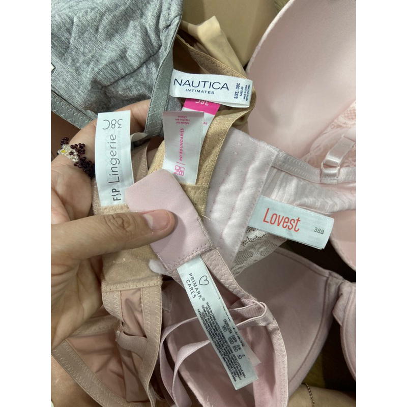 ÁO LÓT XUẤT KHẨU HÀNG B size 32,34 ,36,38,40 lỗi dơ qua mẫu về giặt OK