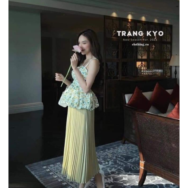 Set áo hai dây xoè + chân váy dài dập li siêu hot hit