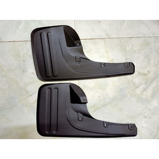 Chắn bùn trước nhựa đen xe toyota fortuner phom cũ 2009 - 2015.