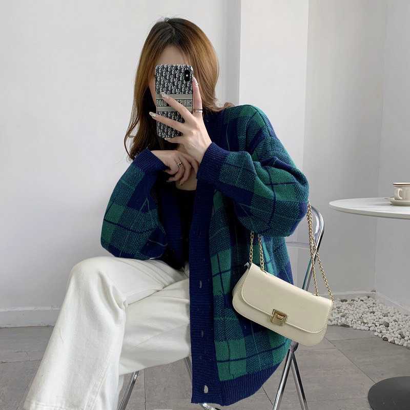 Áo khoác len cardigan hoạ tiết kẻ ô khuy cài túi hai bên dáng rộng A208