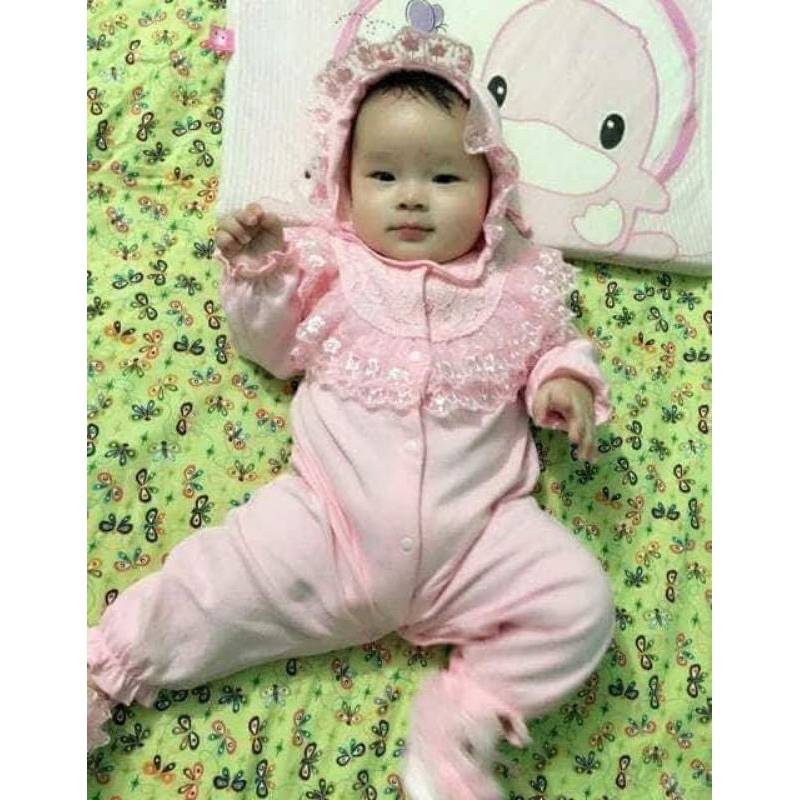 Bộ bé gái - Body dài tay dài chân kèm mũ ren ngực nơ xinh cho bé