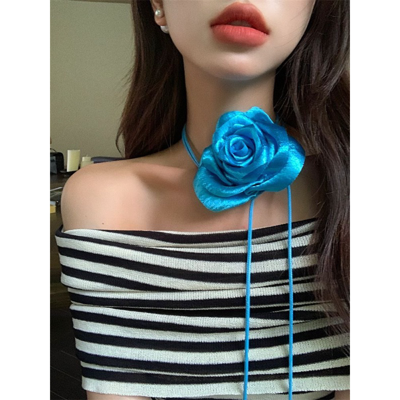 Áo thun tay ngắn hở vai hoạ tiết kẻ sọc hè 2023