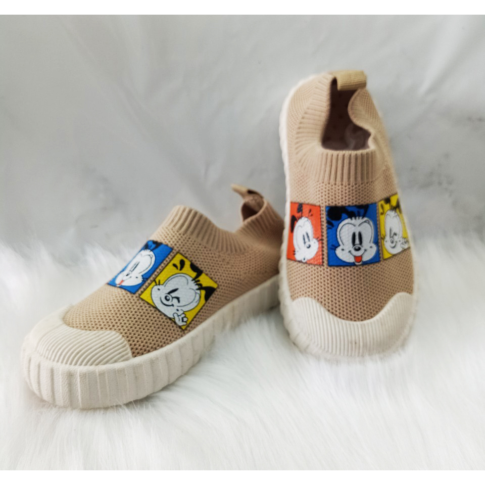 Giày thể thao trẻ em vải thun đế cao su êm size 21-32