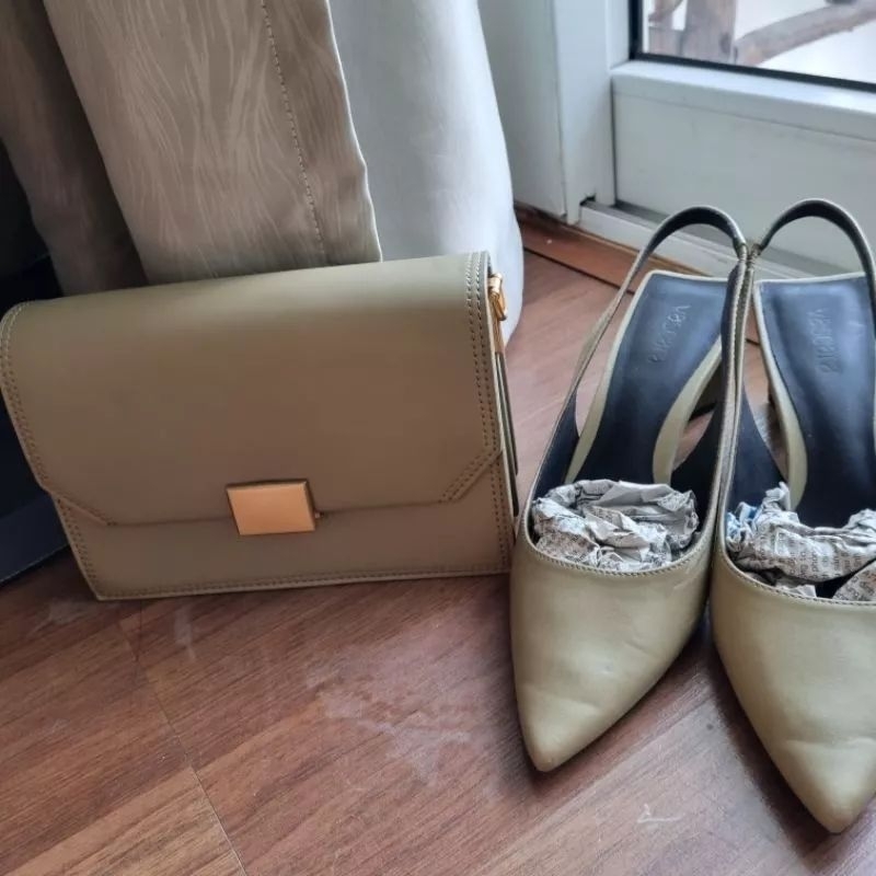 Túi Vascara khoá kim loại xanh cốm olive